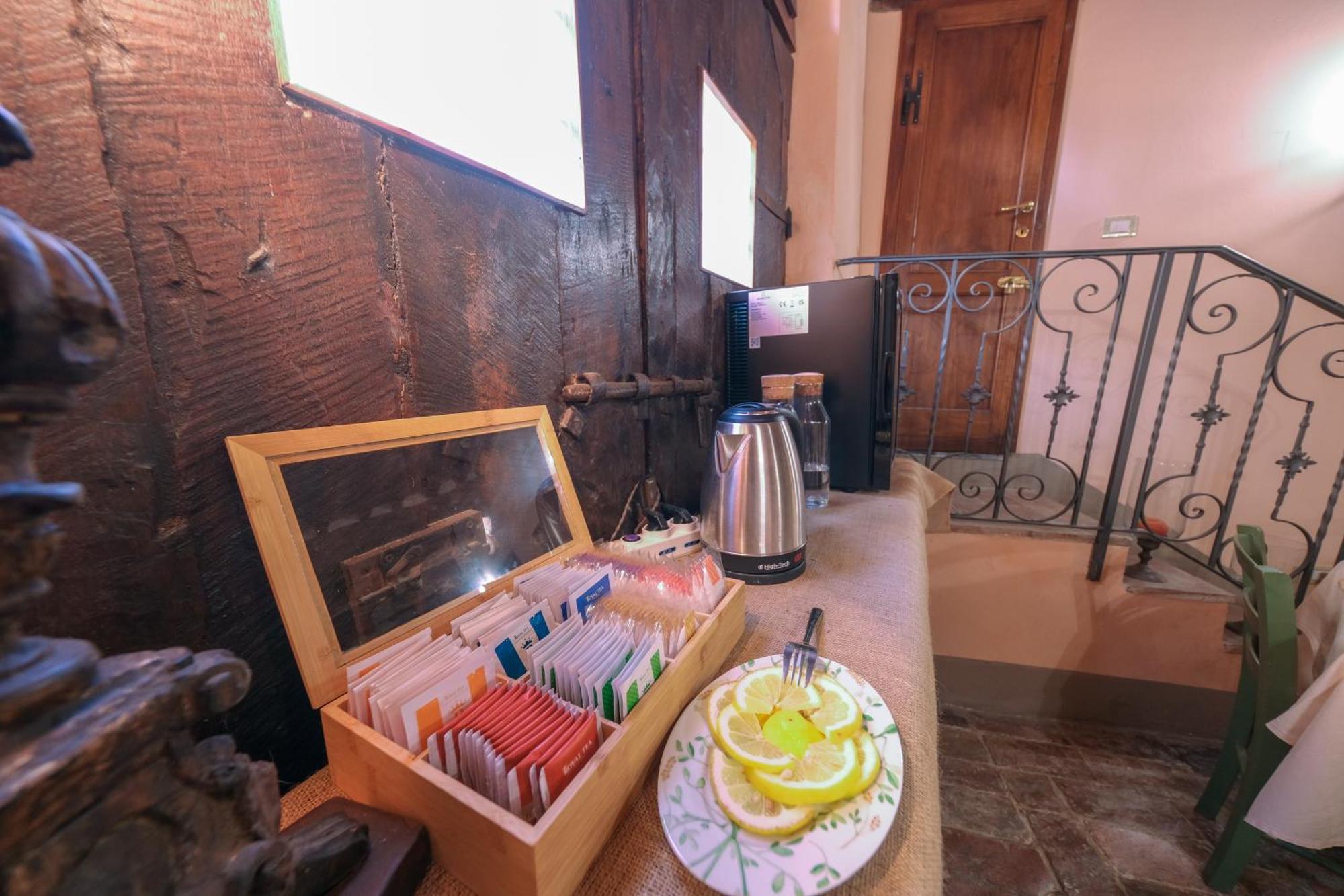 Bed and Breakfast Antica Dimora Leones Palaia Exterior foto